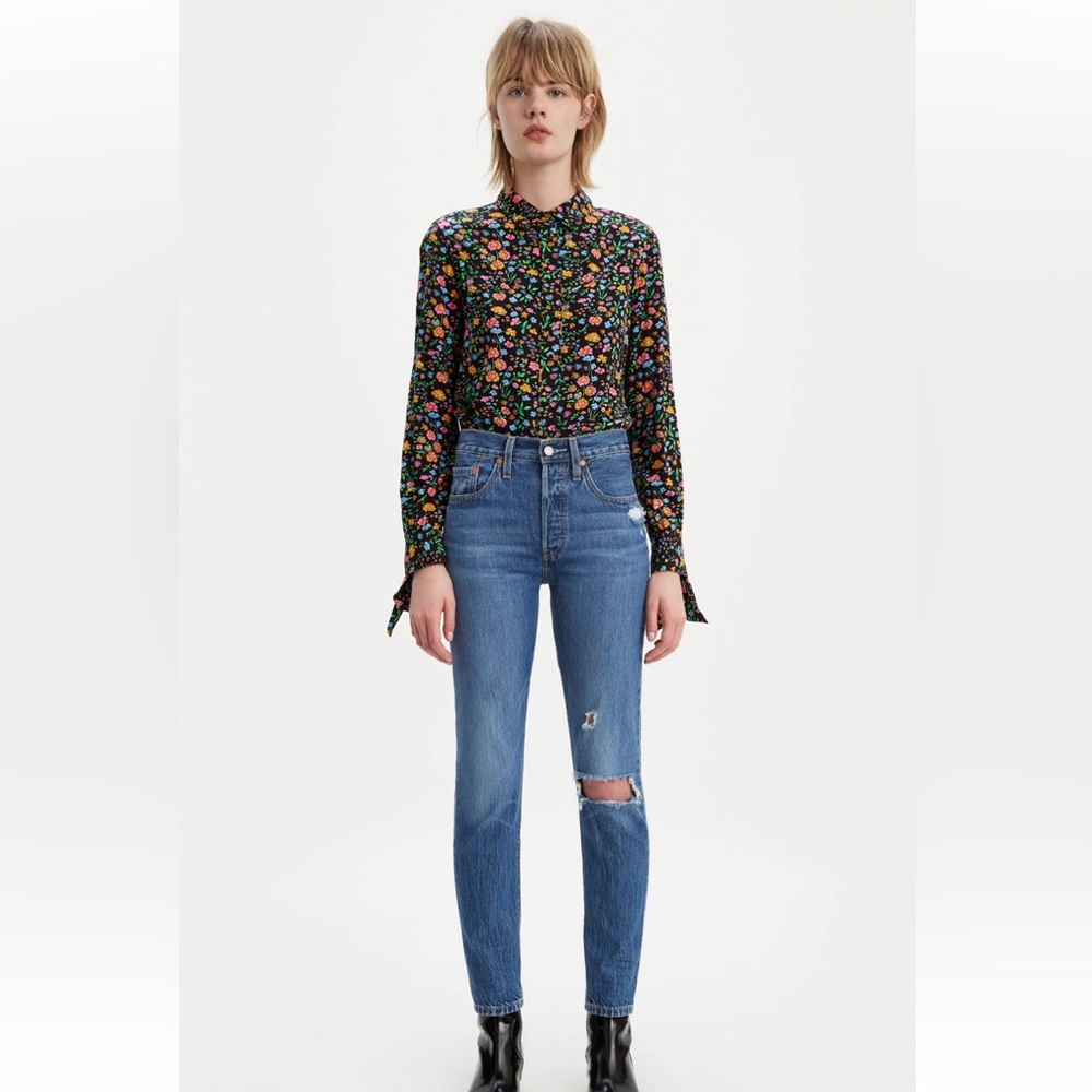 levi’s | medium wash 501 skinny distressed jeans